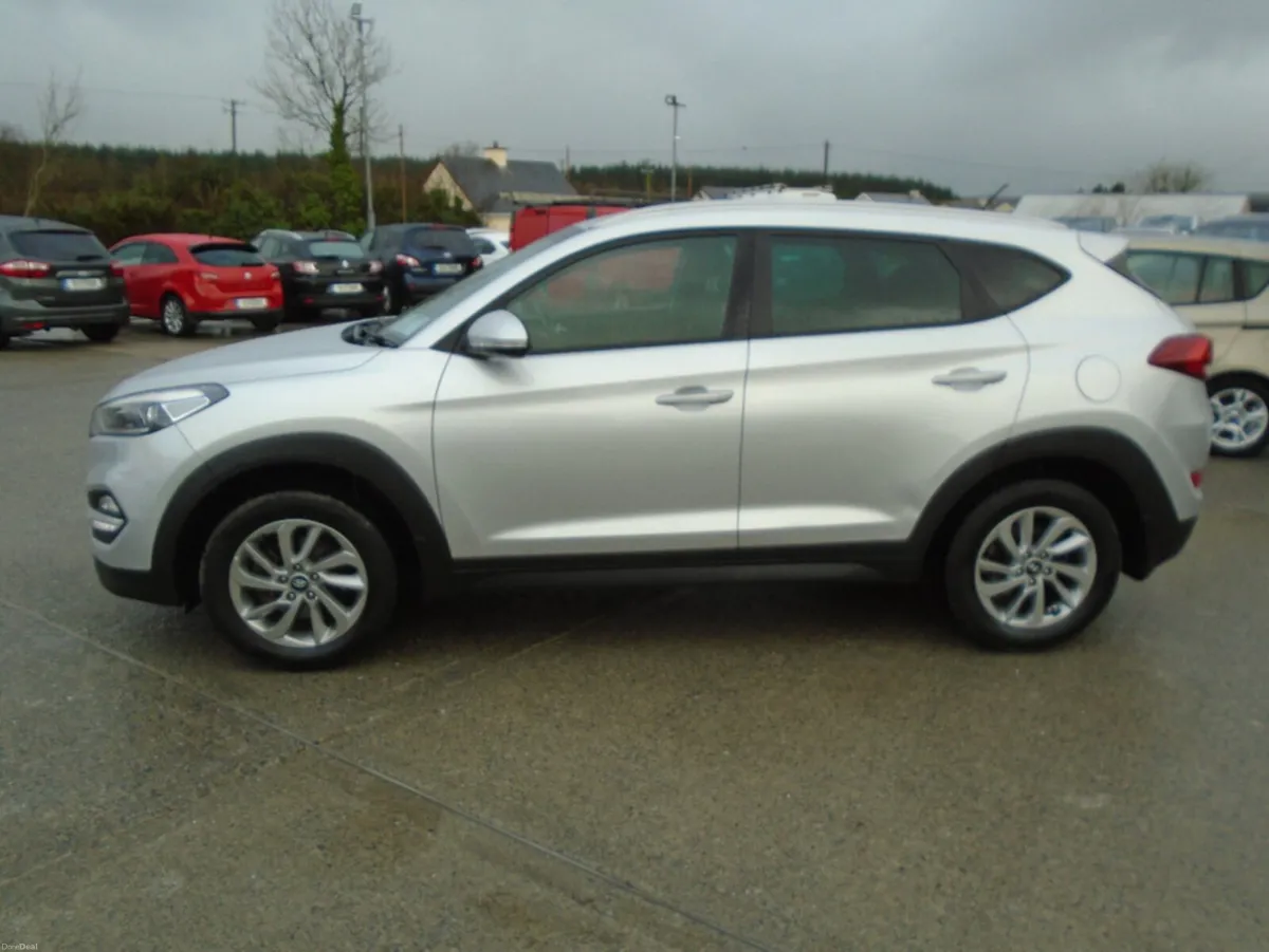 Hyundai Tucson IX35 COMFORT PETROL 5DR - Image 2