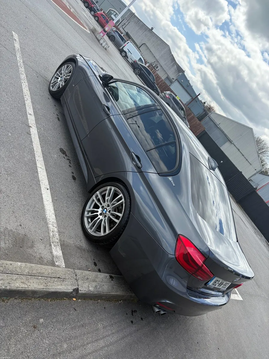 BMW 330e - Image 2