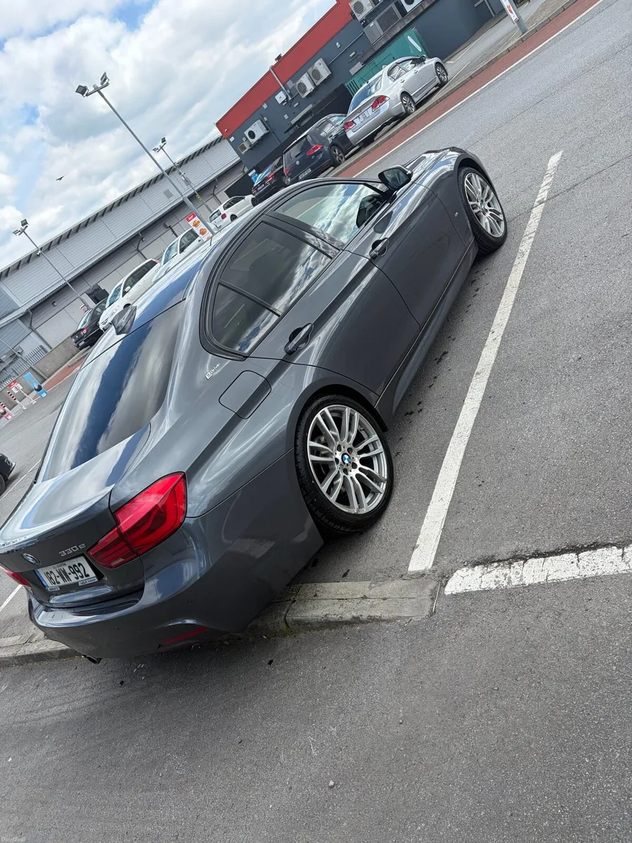 BMW 330e - Image 3