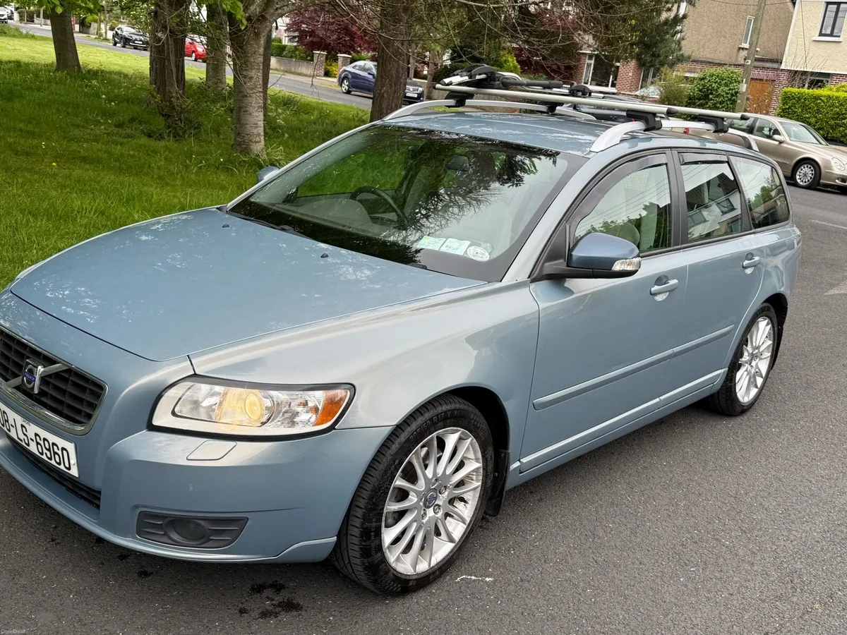 Volvo V50 Lux - Image 1