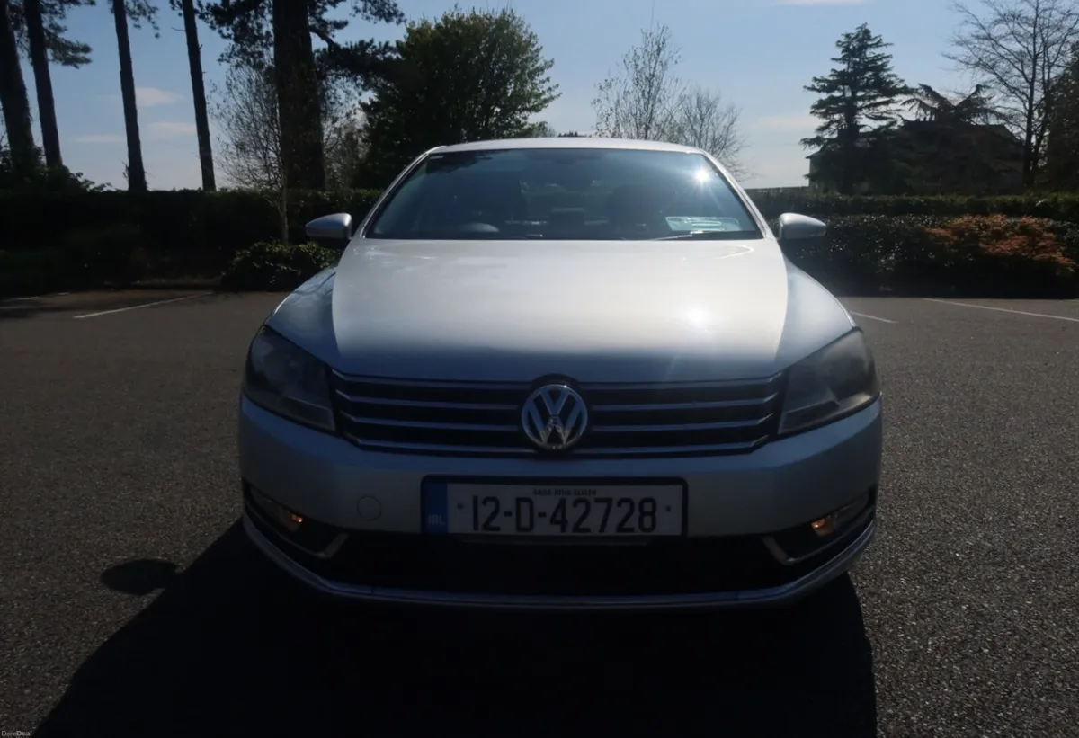 Volkswagen Passat 2012 - Image 2