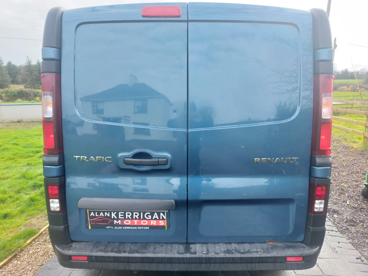 RENAULT TRAFIC 162' 6 SEATER - Image 2