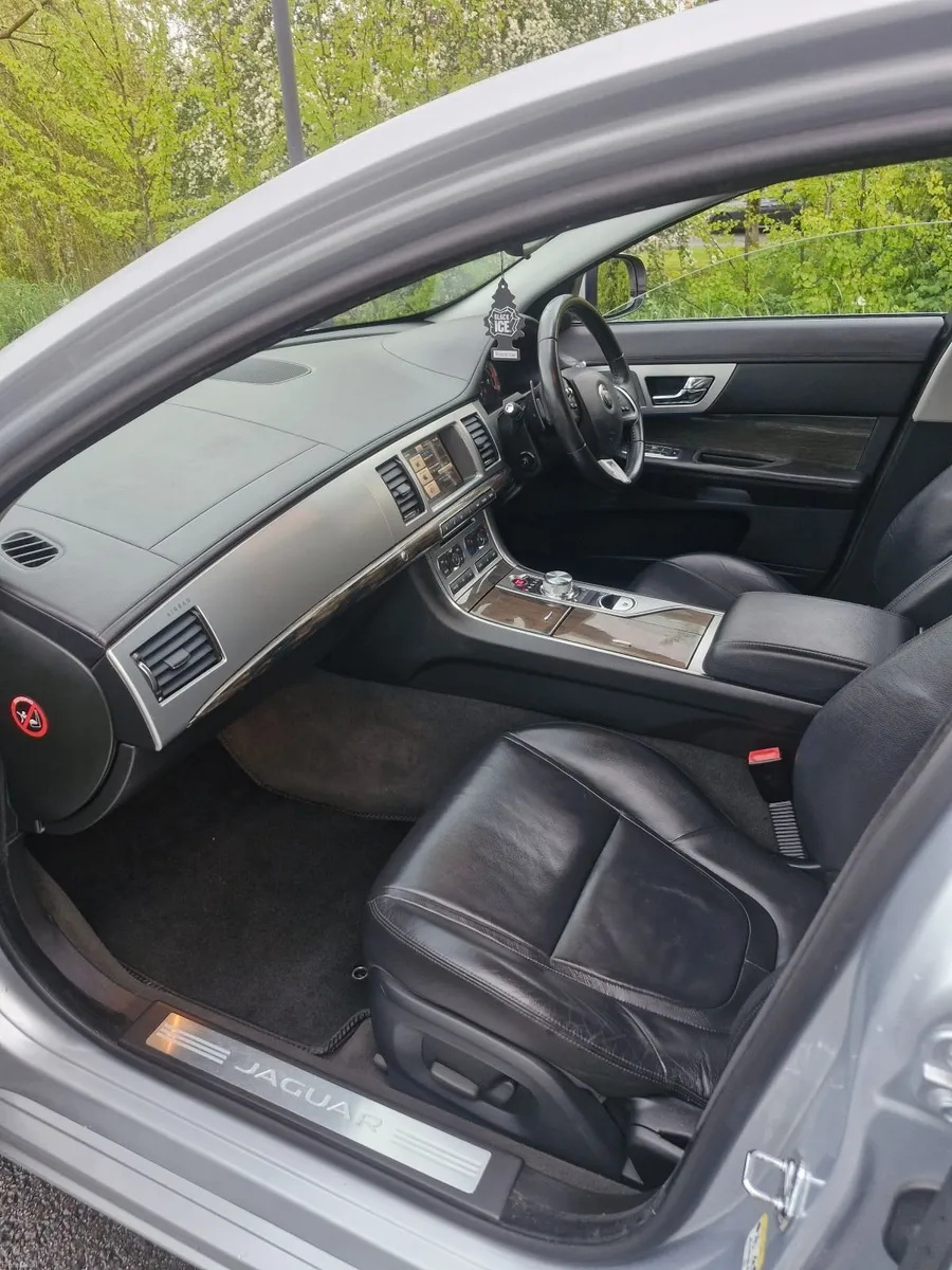 Jaguar XF 2015 - Image 5