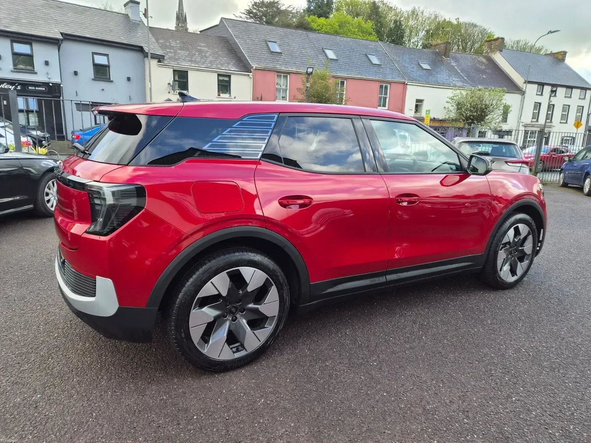 2025 Ford Explorer Premium Extended Range 77kWh EV - Image 3