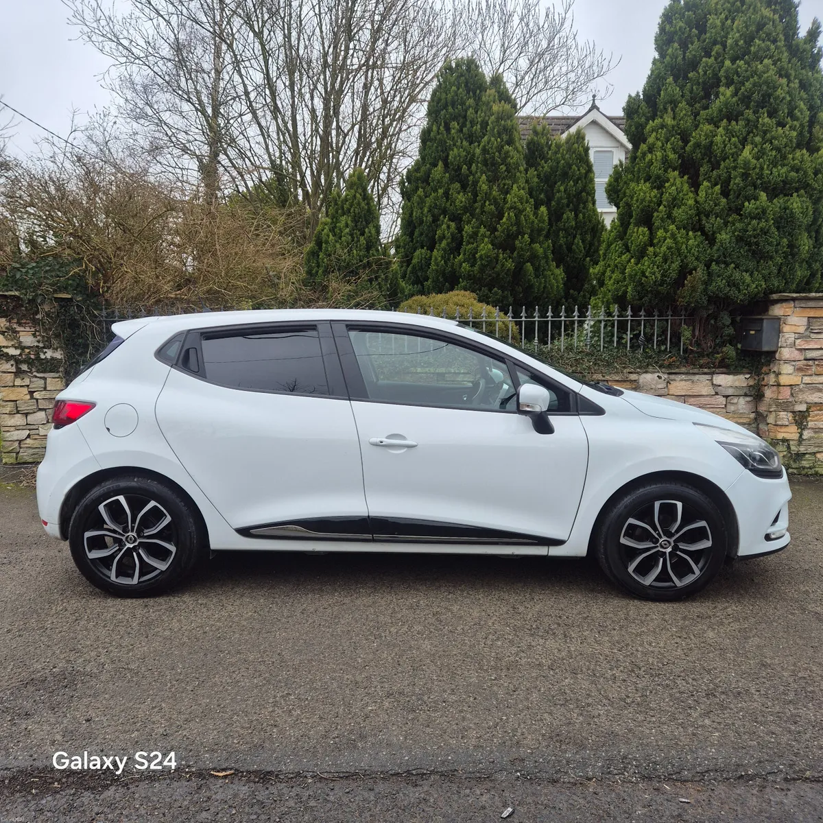Renault Clio 2019 1.0 petrol manual - Image 4