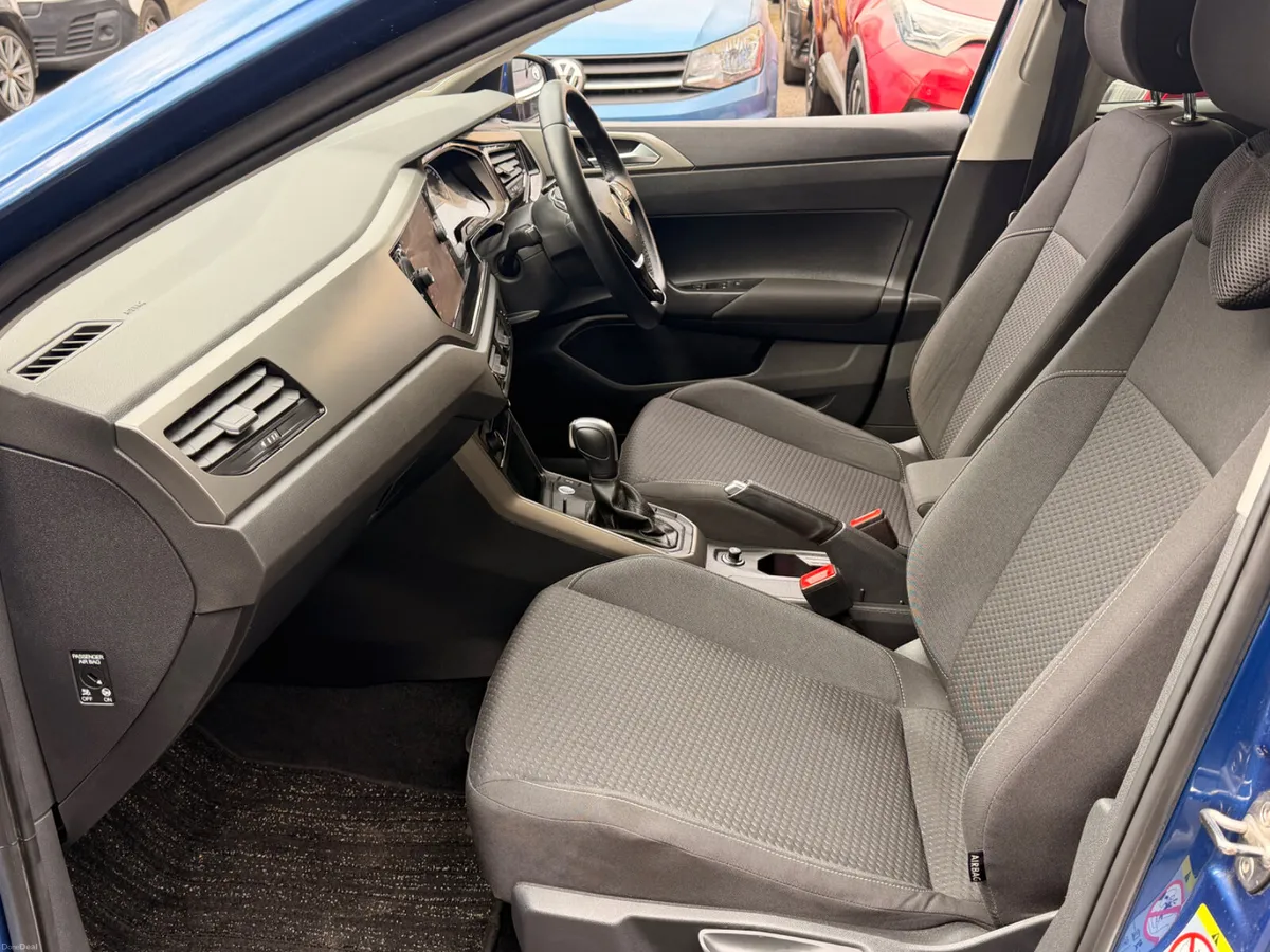 Volkswagen polo 2021 1.0  automatic - Image 5