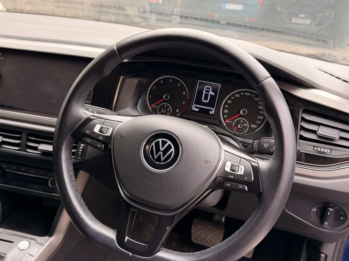 Volkswagen polo 2021 1.0  automatic - Image 6