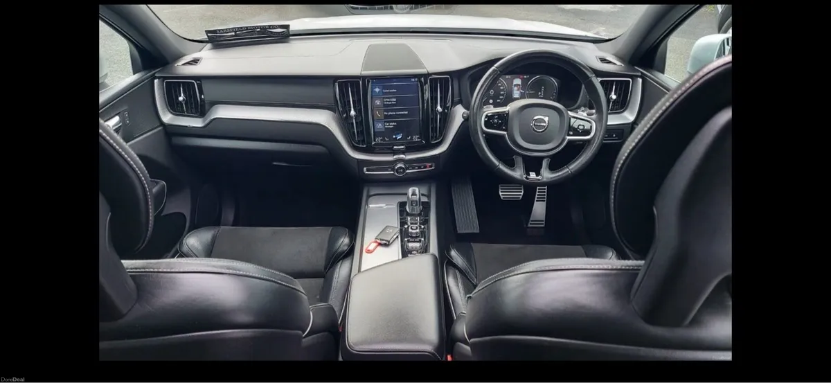 2017 VOLVO XC60 HYBRID NEW SHAPE - Image 5