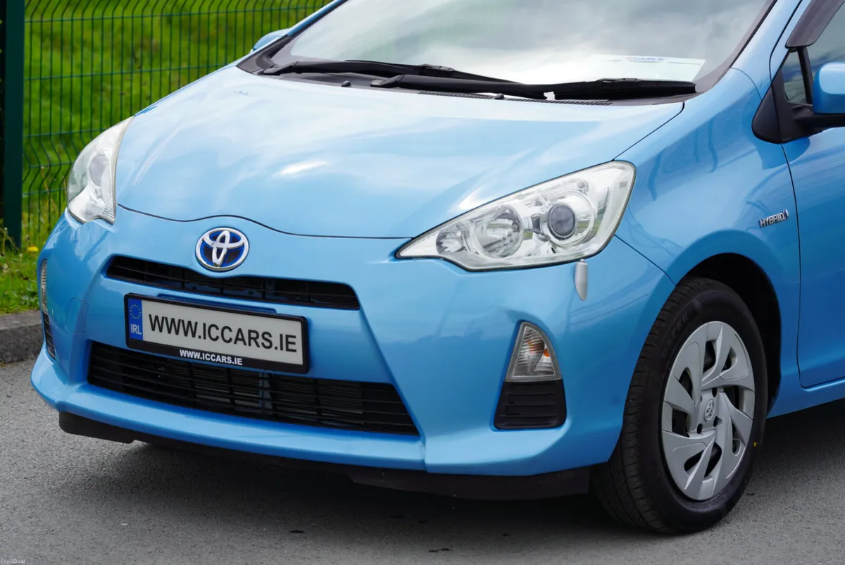 2014 TOYOTA AQUA HYBRID AUTO 33,000 KM - Image 3
