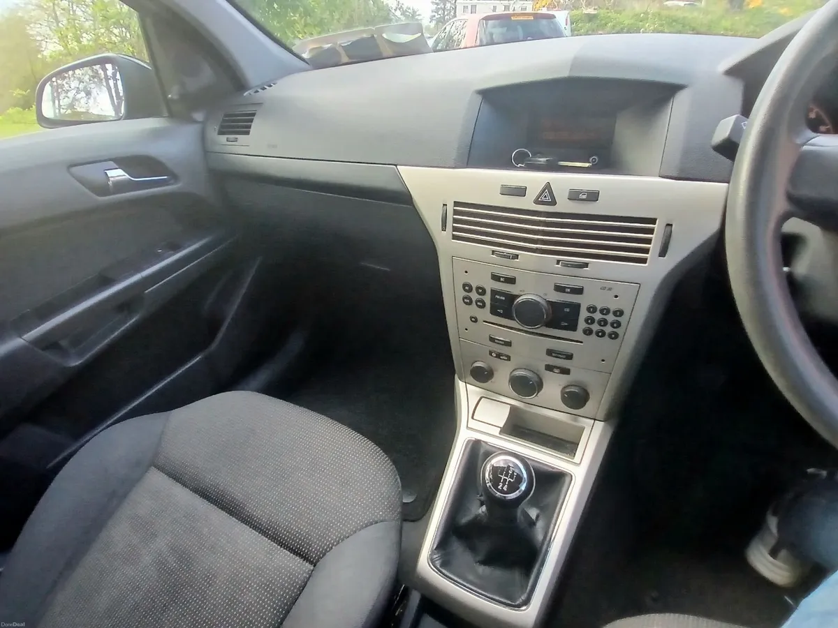 Vauxhall Astra 2008 Petrol low mileage - Image 2