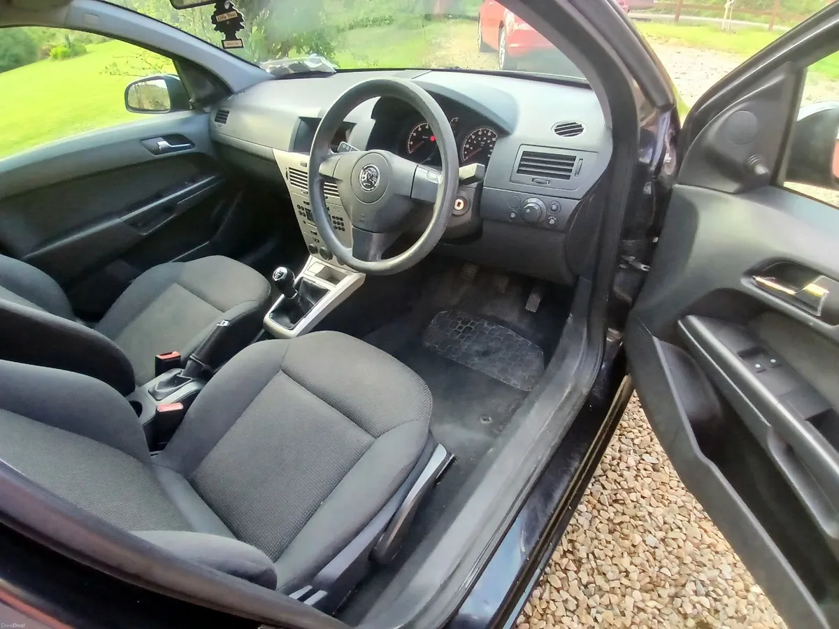 Vauxhall Astra 2008 Petrol low mileage - Image 3