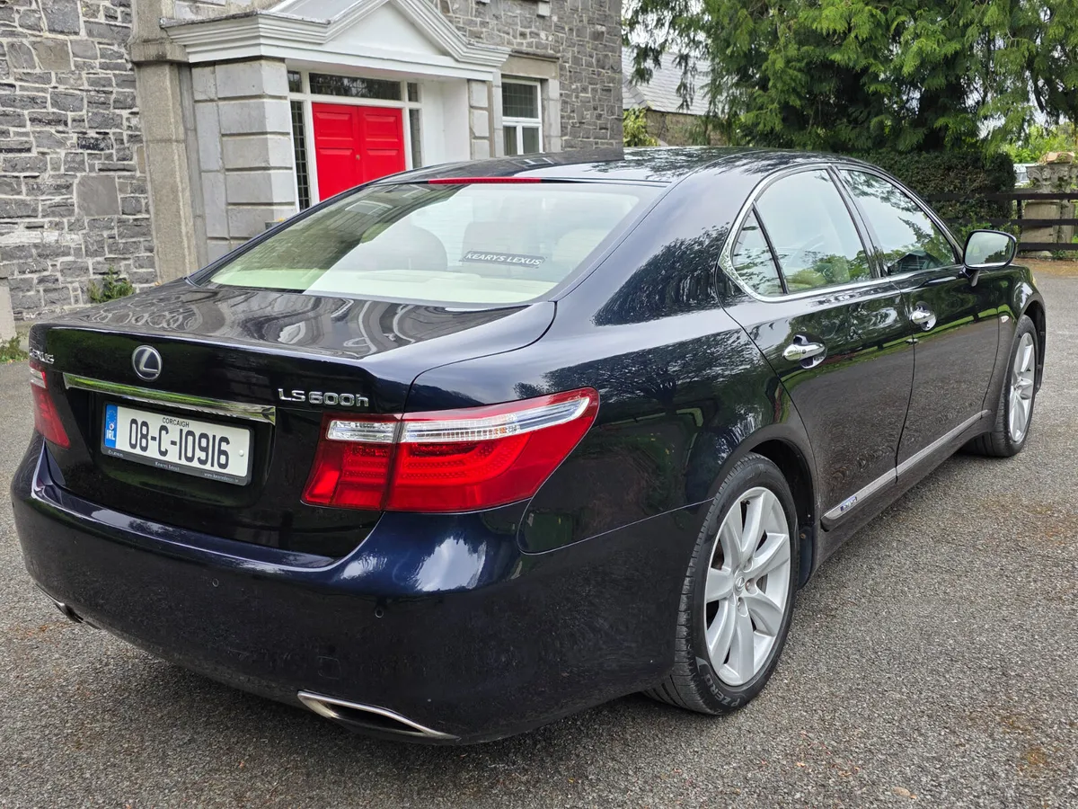 Lexus LS 5.0 V8 Hybrid - Image 3