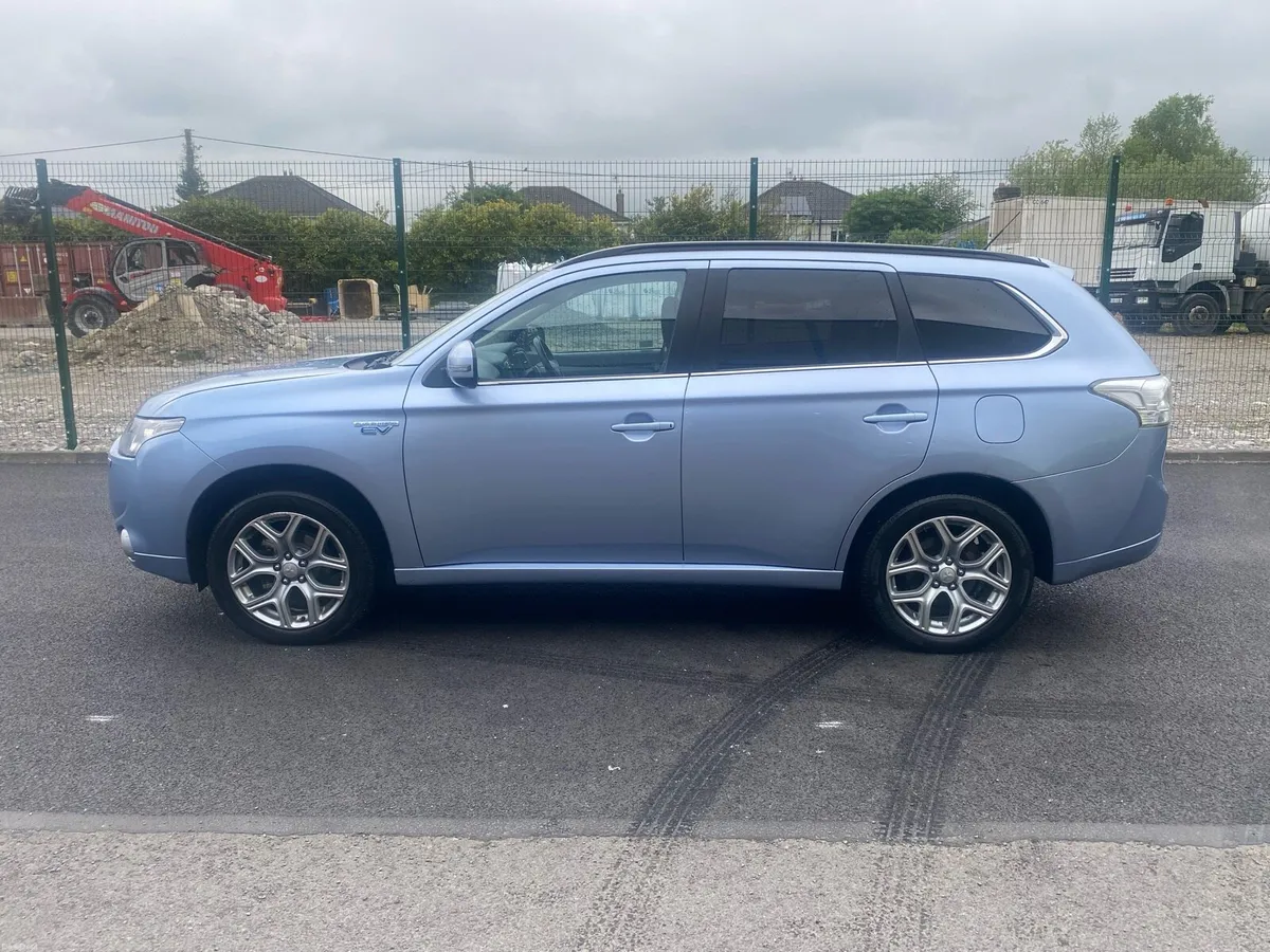 Mitsubishi outlander PHEV Gx4H - Image 3