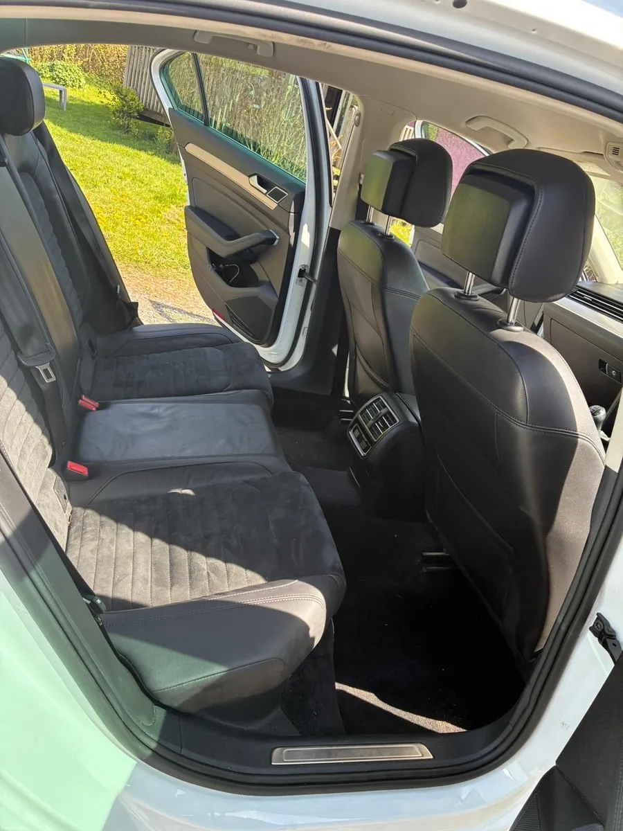 Volkswagen Passat - Image 2