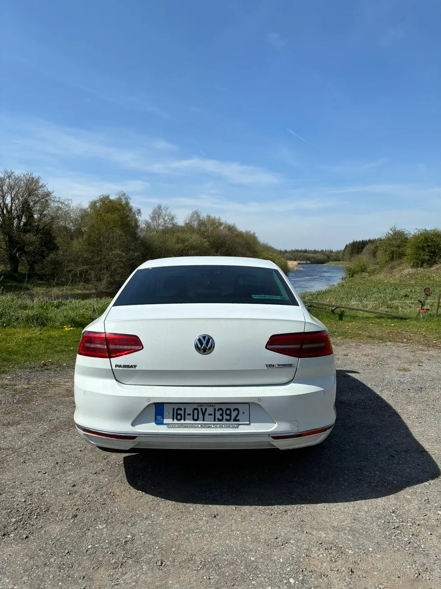 Volkswagen Passat - Image 4