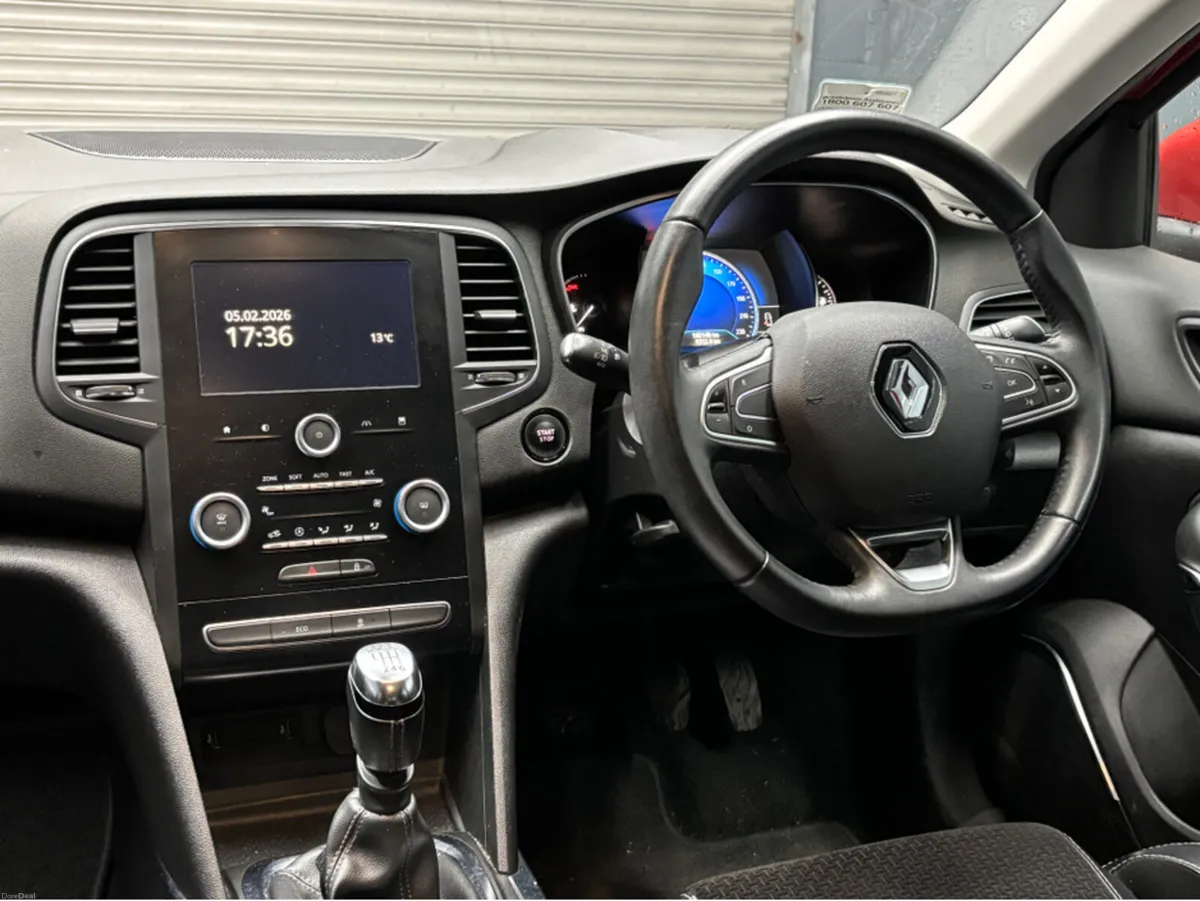Renault Megane DYNAMIQUE NAV DCI 110 4DR - Image 2
