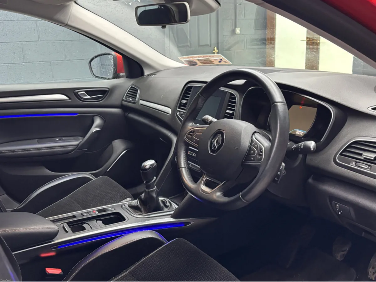 Renault Megane DYNAMIQUE NAV DCI 110 4DR - Image 3