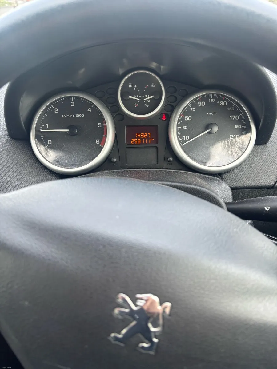 Peugeot 207 2010 - Image 2