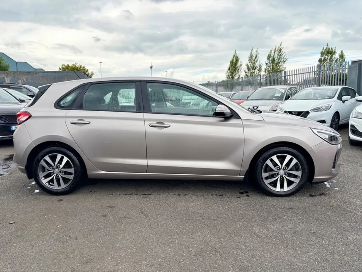 Hyundai i30 I 30 DELUXE 5DR - Image 3
