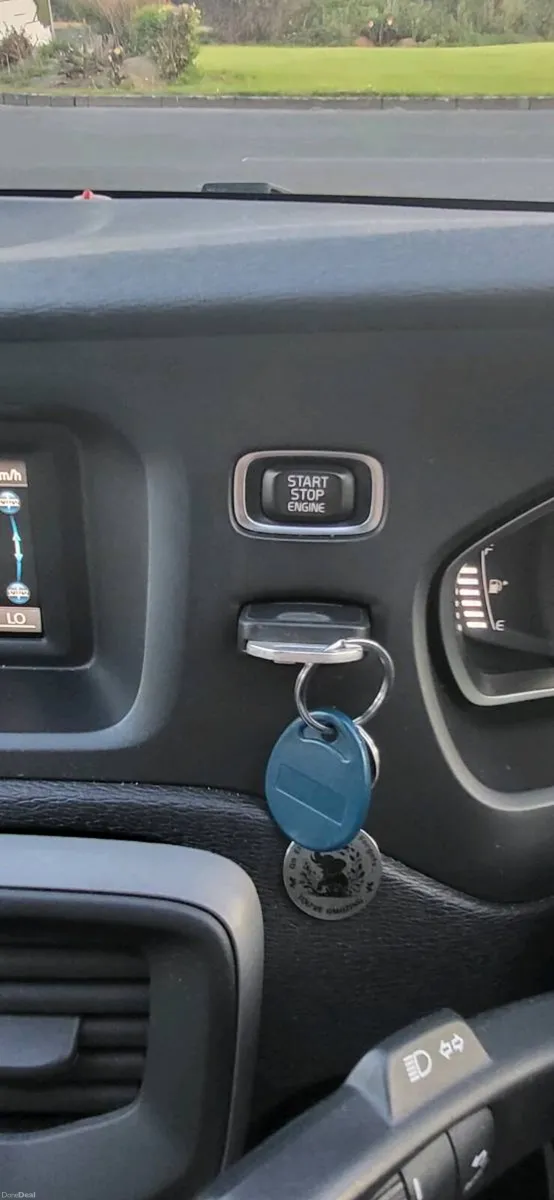 Volvo V40 151 automatic- excellent condition - Image 6