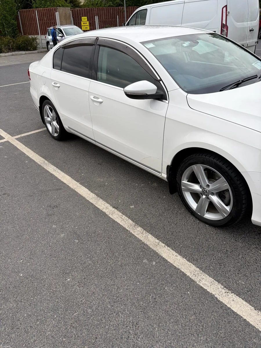 Volkswagen Passat - Image 4