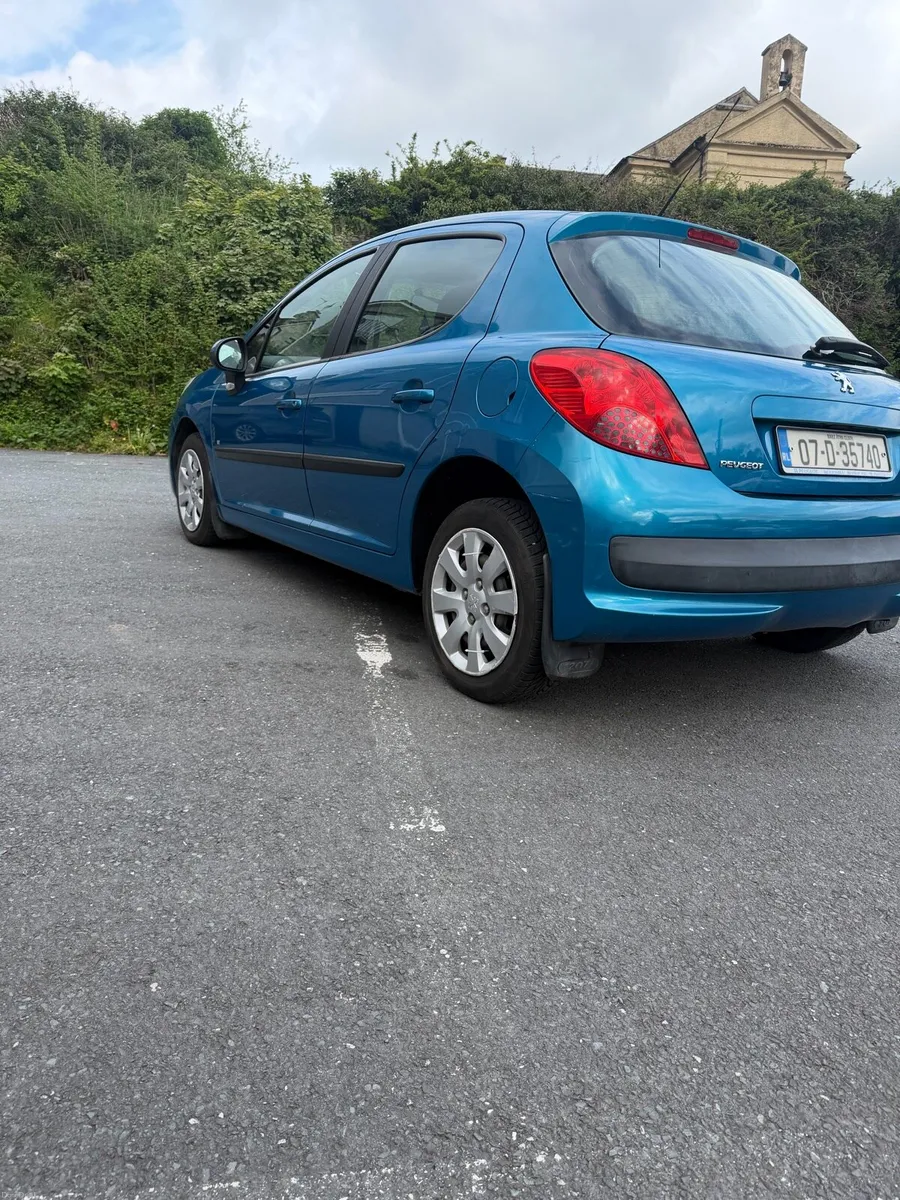 Car - Image 2