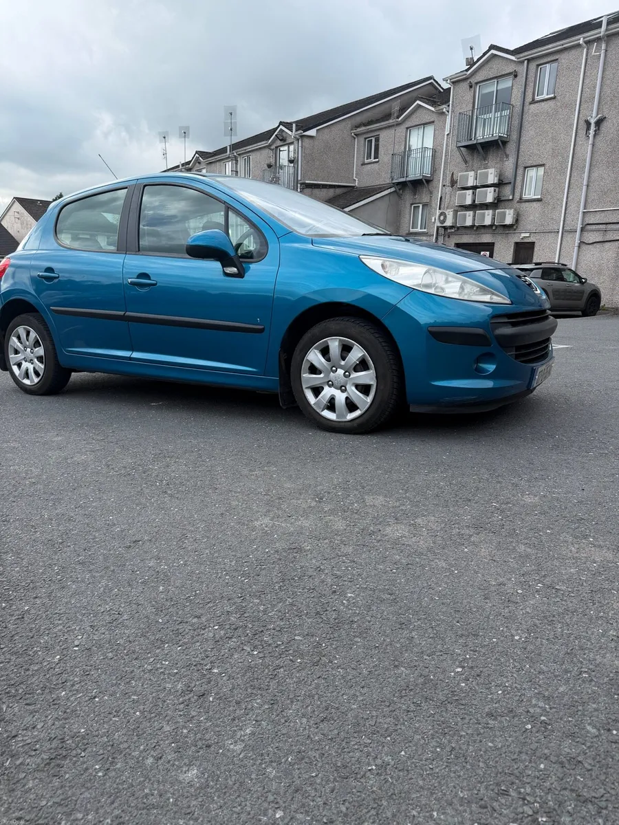 Car - Image 4