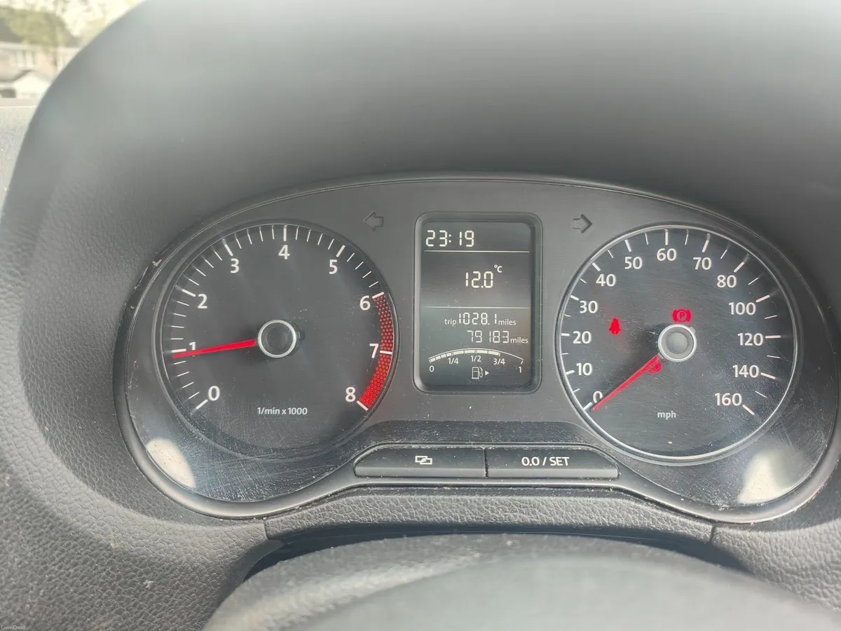 Volkswagen Polo 2012 - Image 2