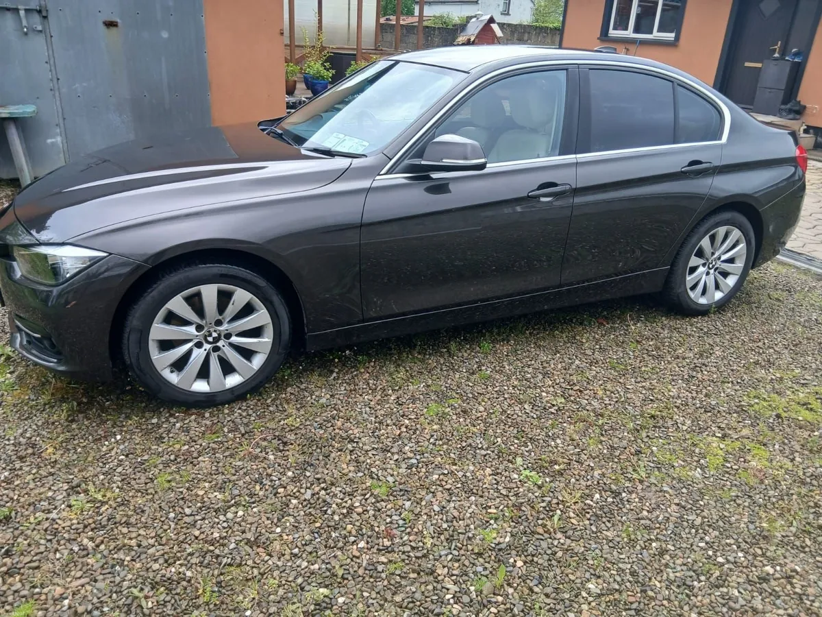 BMW 3-Series 2016 d auto,very low kilometers. - Image 3