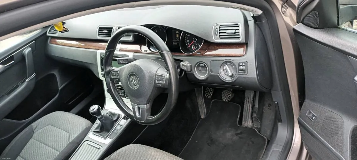 VW Passat 2011 - Image 1