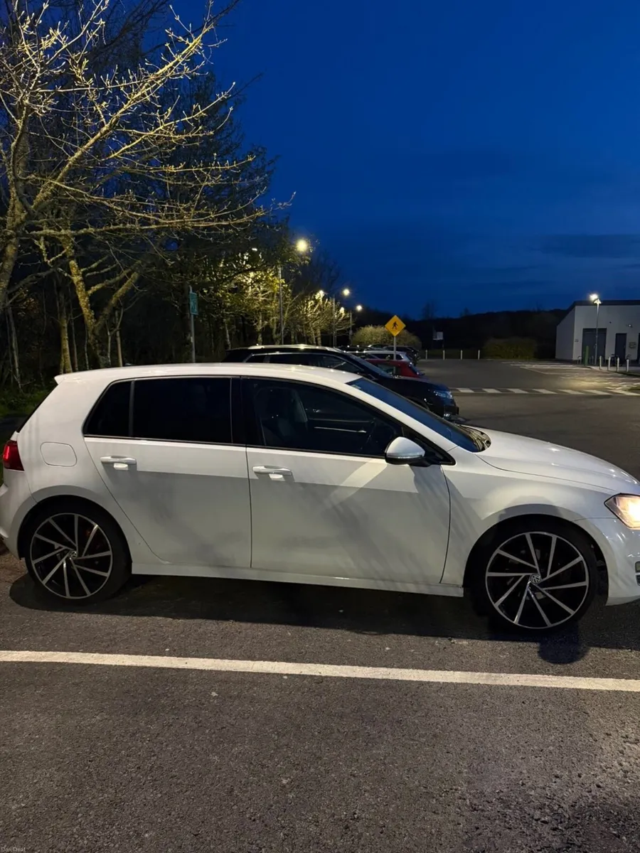 Volkswagen Golf 2015 - Image 1