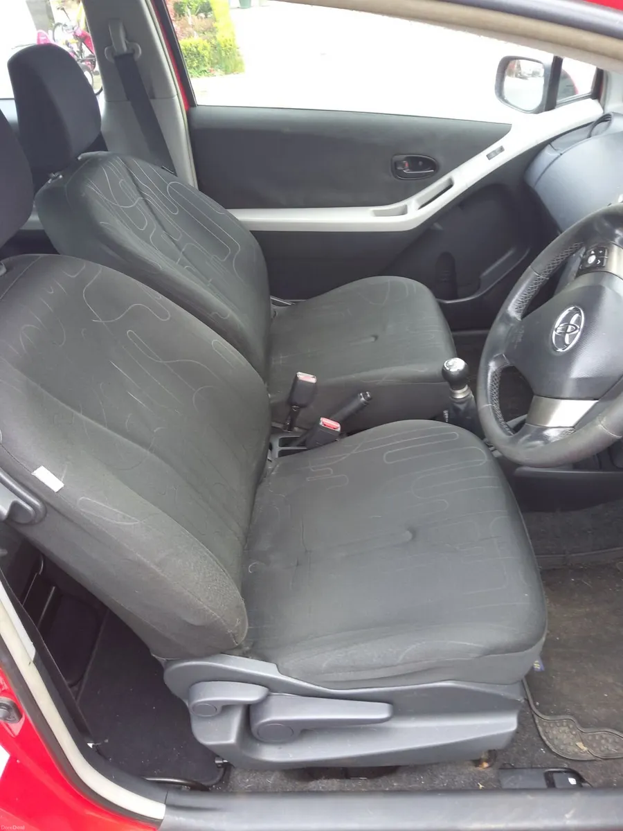 Toyota Yaris 2009 - Image 2