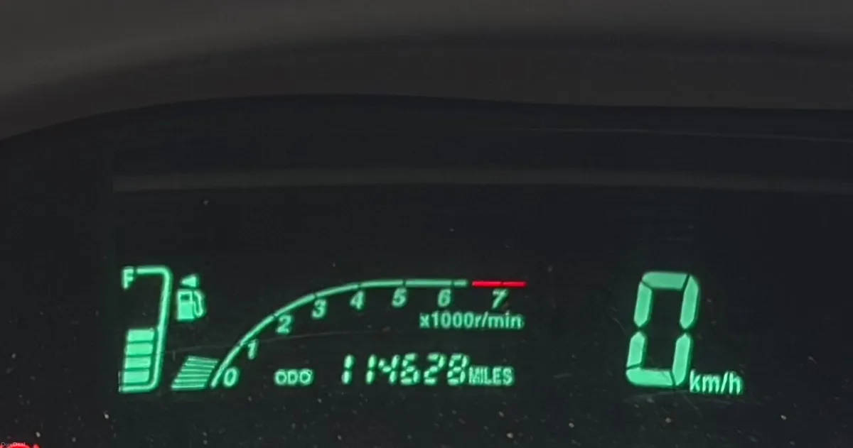 Toyota Yaris 2005 – Driving Well – Needs Repair - Image 2