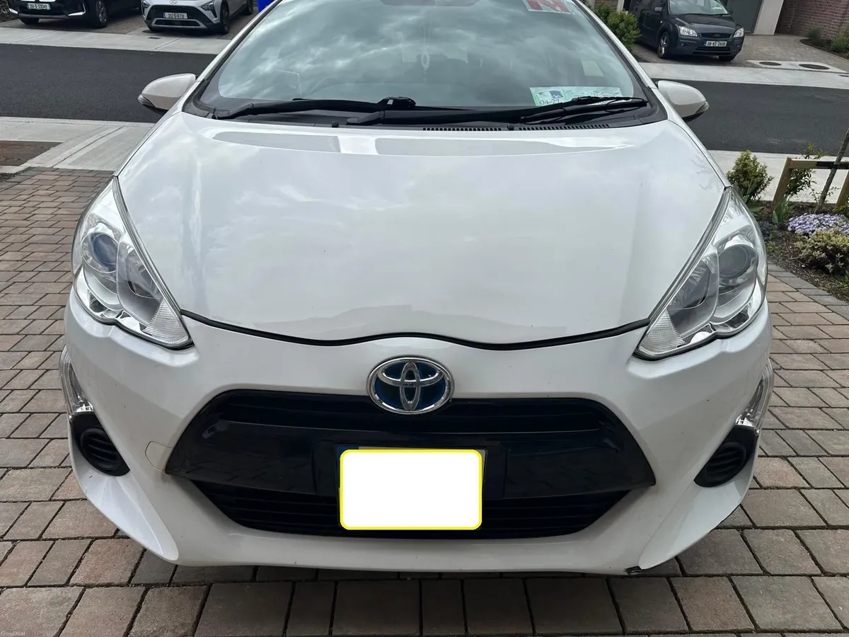 TOYOTA AQUA  AUTOMATIC HYBRID 1.5 - Image 1