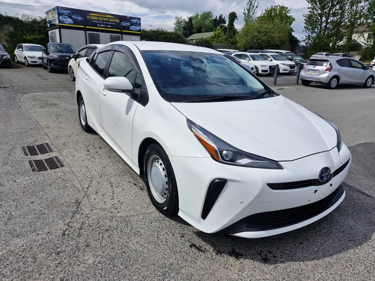 2022 Toyota Prius 1.8L Hybrid Low Miles Automatic - Image 1
