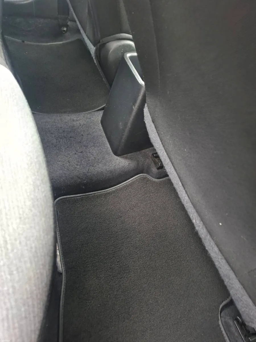 Car - Image 2