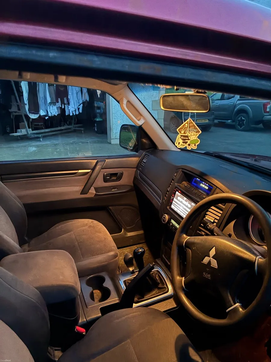 Mitsubishi Shogun - Image 4