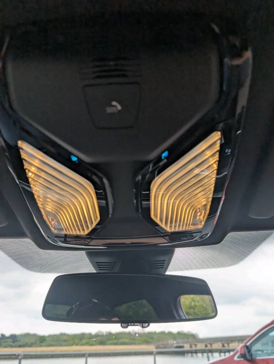 BMW 330E - Image 4