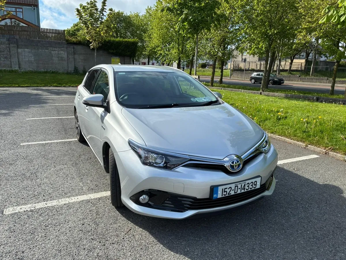 Toyota Hybrid Auris 2015 - Image 1