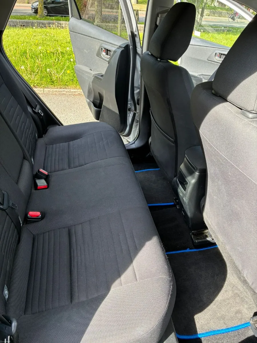 Toyota Hybrid Auris 2015 - Image 3