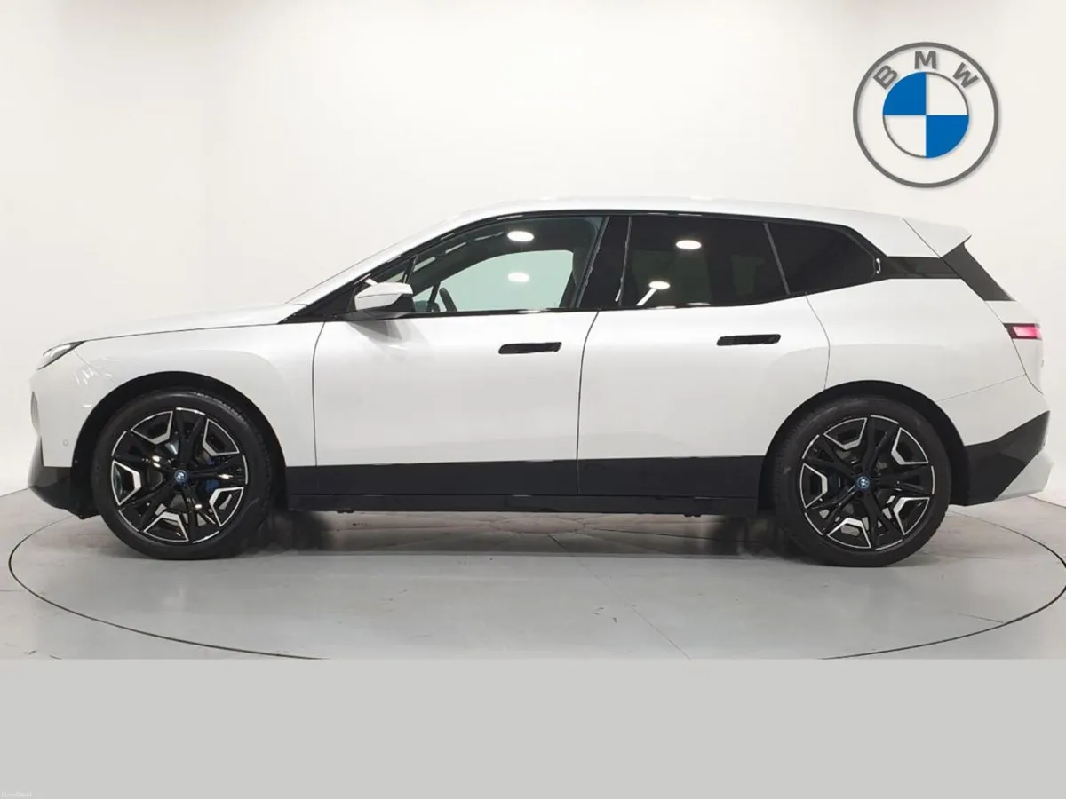 BMW iX xDrive40 M Sport - Image 4