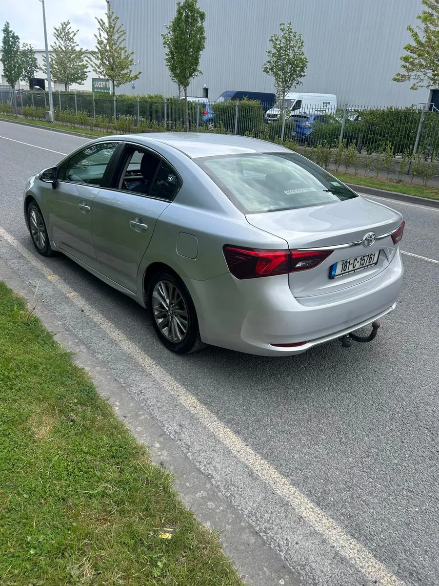 Toyota Avensis 2018 Luna - Image 4