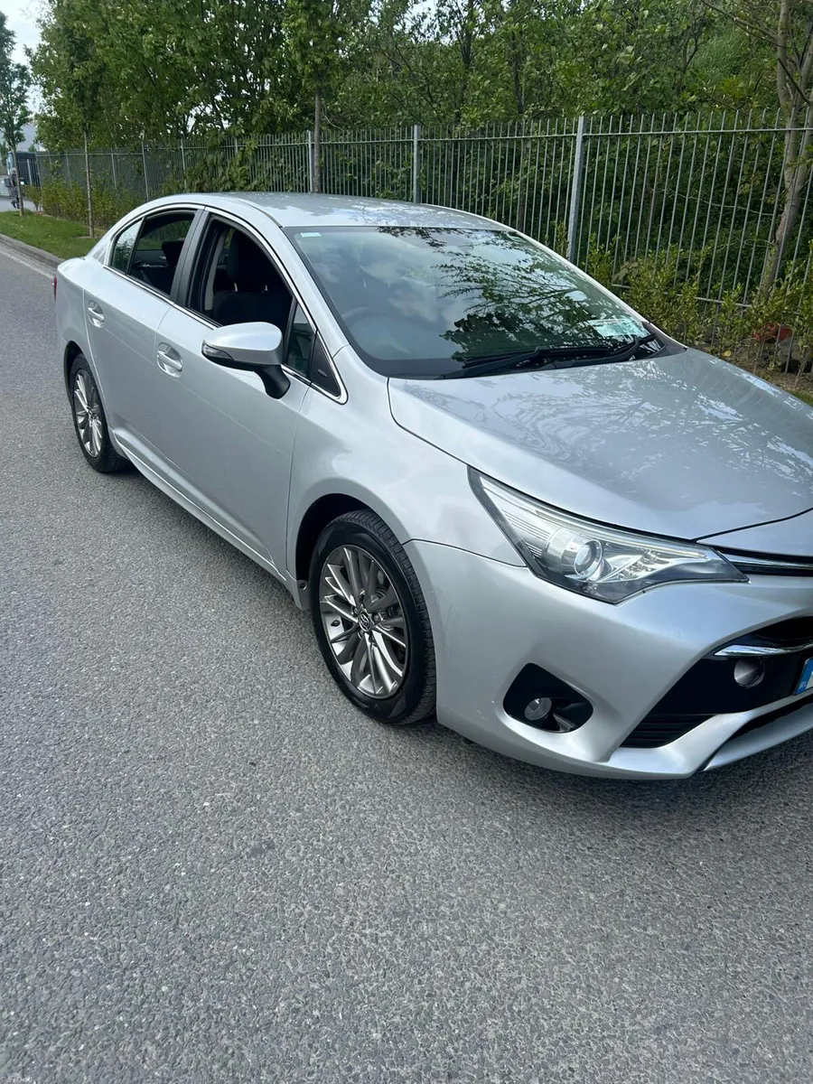 Toyota Avensis 2018 Luna - Image 1