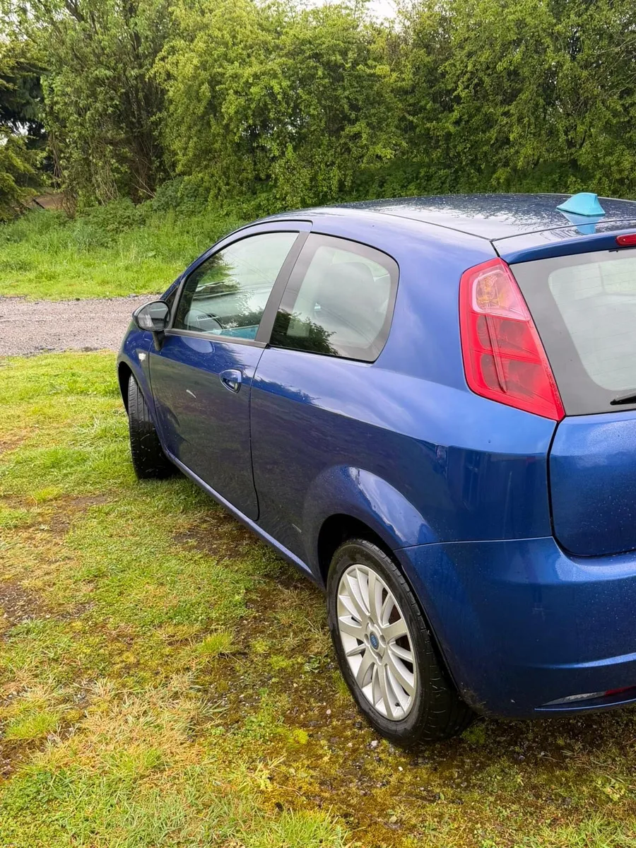 Car - Image 1