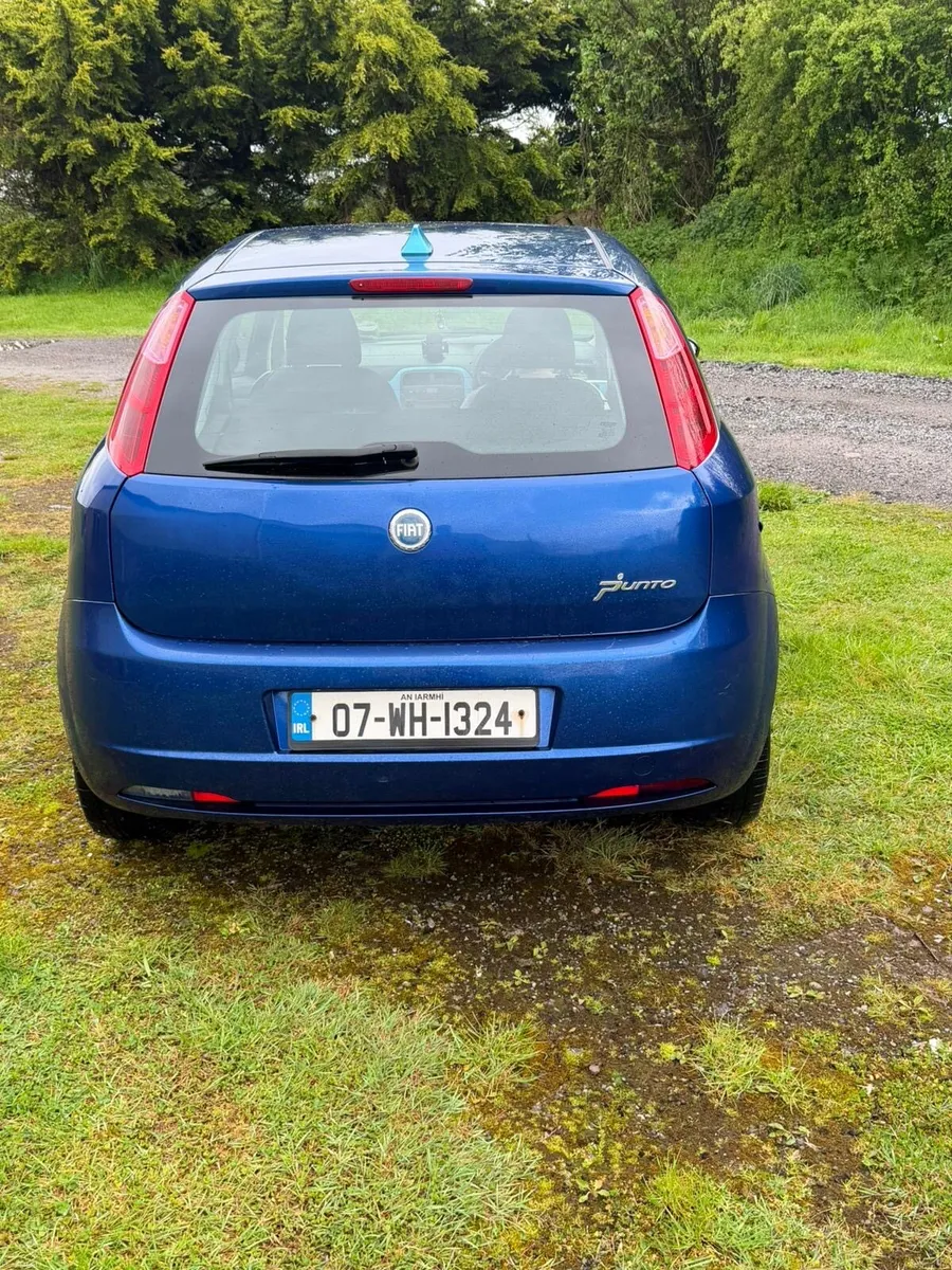 Car - Image 3