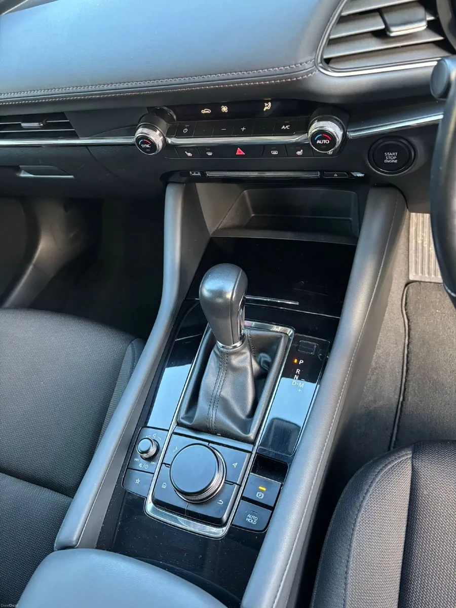 Mazda 3 - 2019 - Excellent condition - Image 4