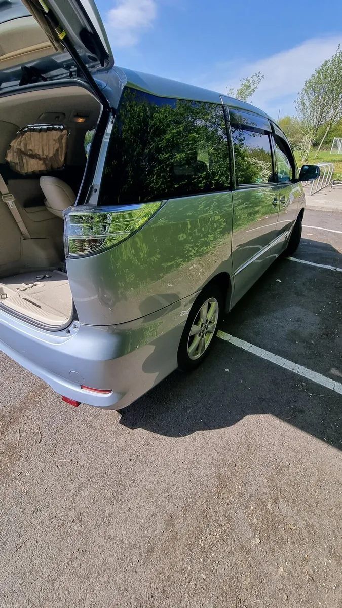 Toyota Estima 2010 - Image 2