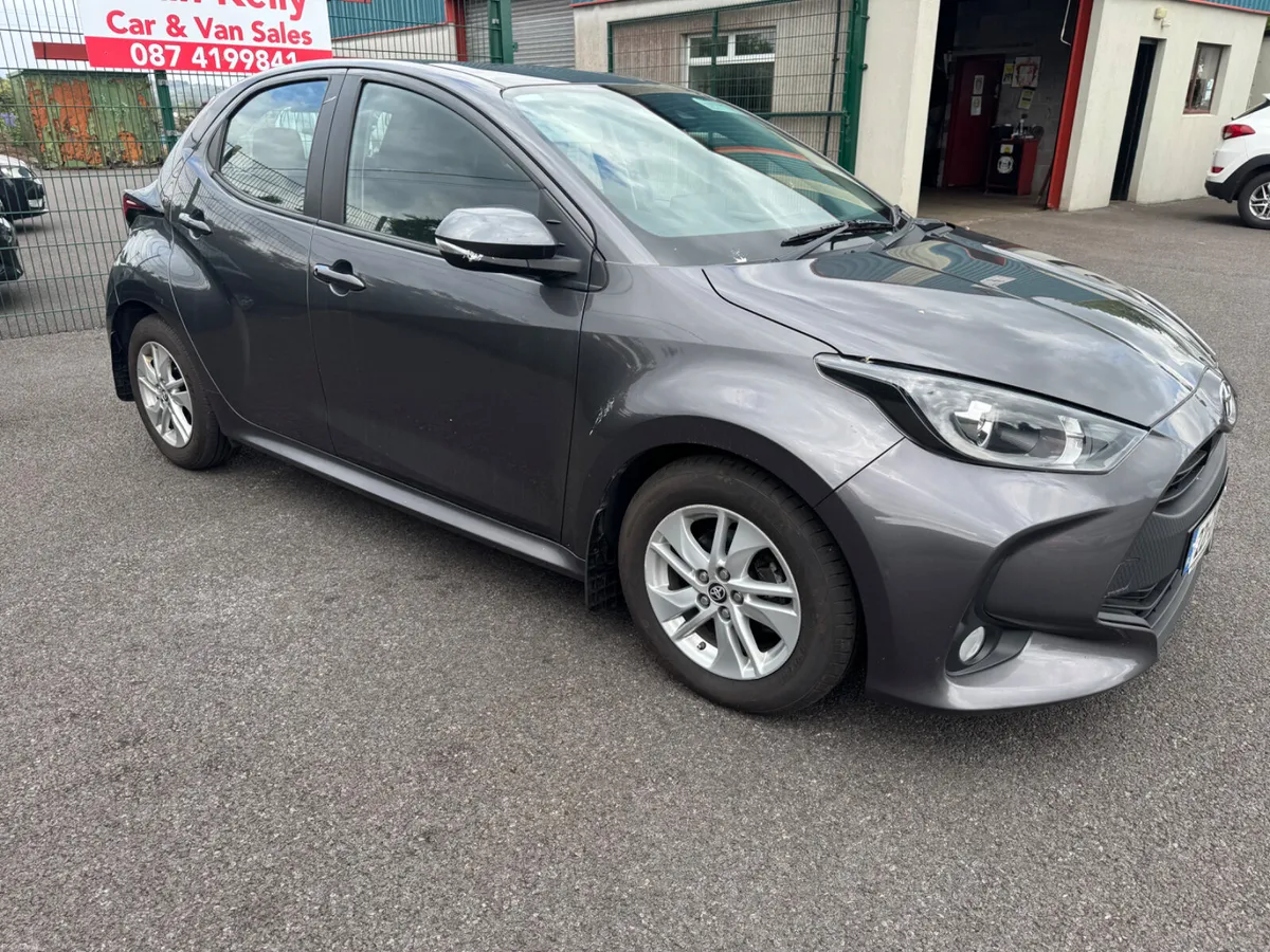Toyota Yaris 2022 - Image 2