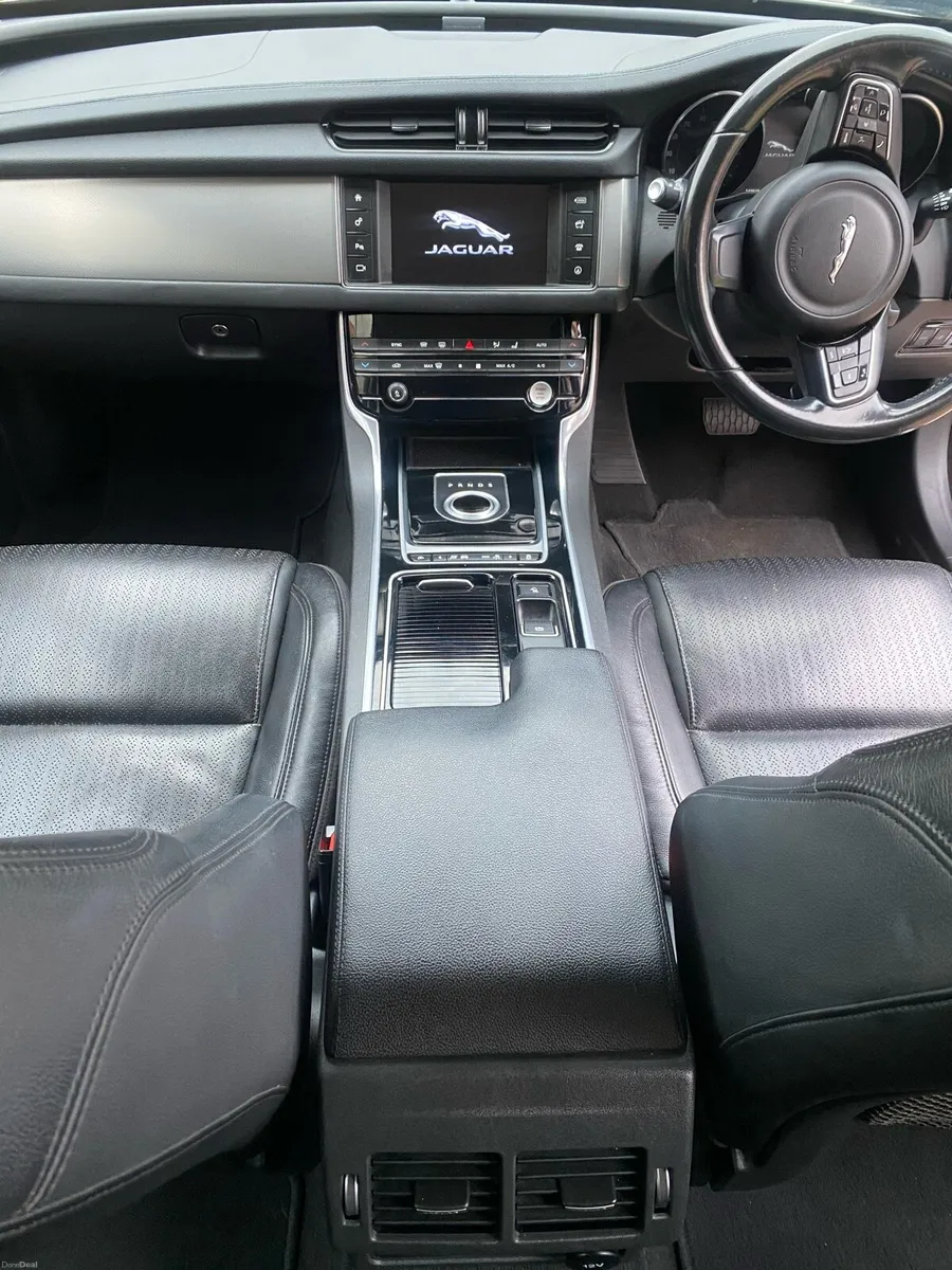 Car - Image 3