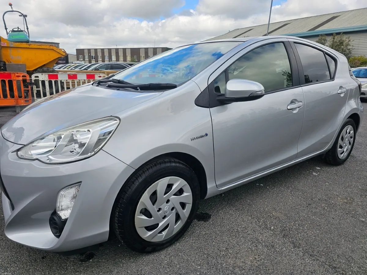 Toyota Aqua 2016 - Image 3